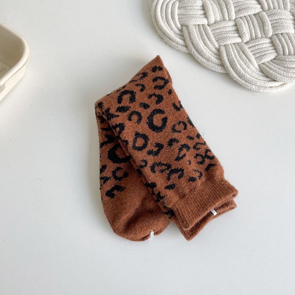 高弾性サーマルウールソックス レオパード柄 ミドル丈 厚手  - Thermal Sock Wool のレビューと価格